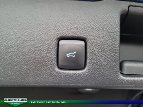 Used 2022 Ford Escape SE w/ SE Sport Appearance Package image 32