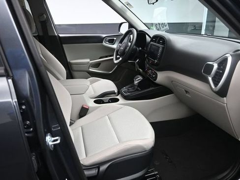 Used 2025 Kia Soul LX FWD image 27