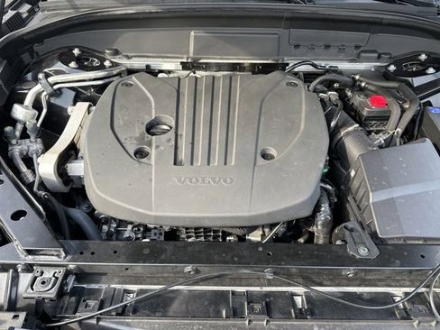 Certified 2025 Volvo XC60 B5 Core image 34