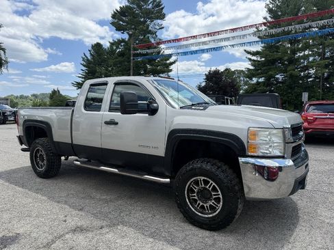 Used 2007 Chevrolet Silverado 2500 W/T AWD/4WD image 2