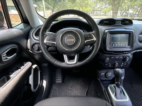 Used 2019 Jeep Renegade Latitude w/ Cold Weather Group AWD/4WD image 8