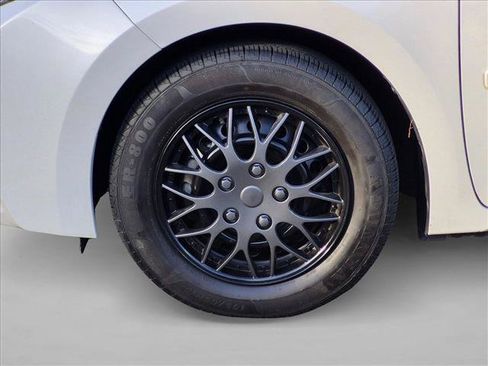Used 2015 Toyota Corolla LE FWD image 21