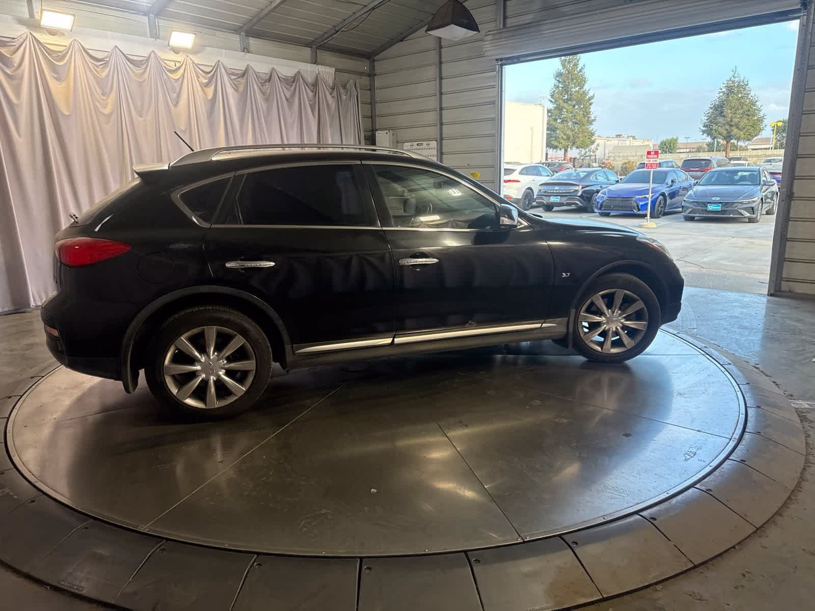 Used 2016 INFINITI QX50 2WD w/ Premium Plus Package image 3