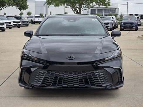 Used 2025 Toyota Camry SE w/ Convenience Package FWD image 11