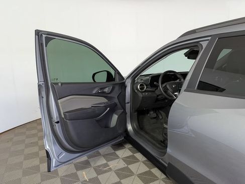 Used 2024 Chevrolet Trax ACTIV w/ Driver Confidence Package FWD image 12