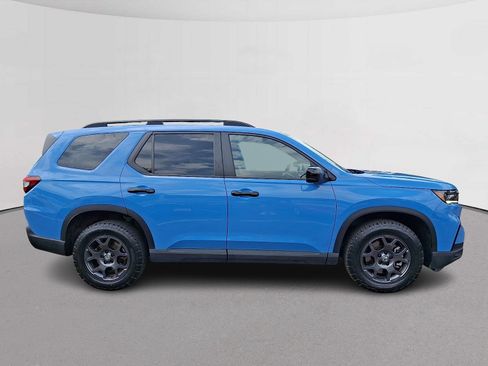 Certified 2024 Honda Pilot TrailSport image 12