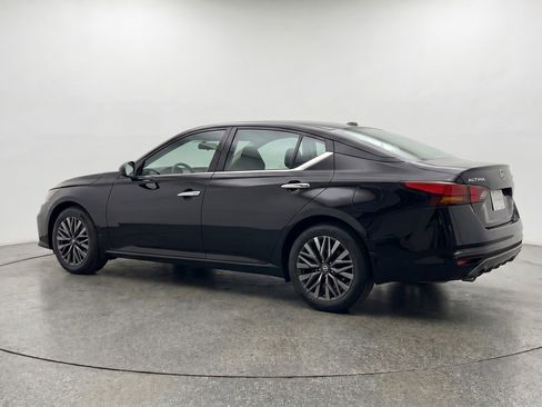 Used 2025 Nissan Altima 2.5 SV FWD image 6
