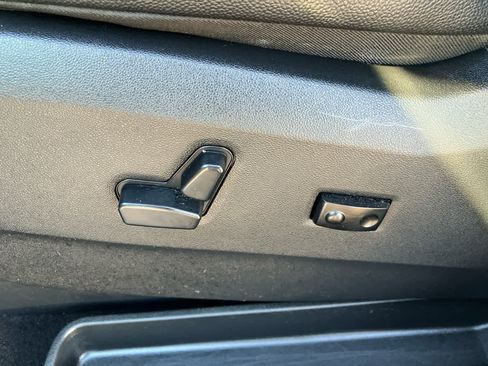 Used 2019 Dodge Grand Caravan SXT image 11