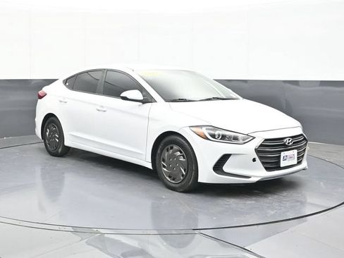 Used 2018 Hyundai Elantra SE FWD image 18
