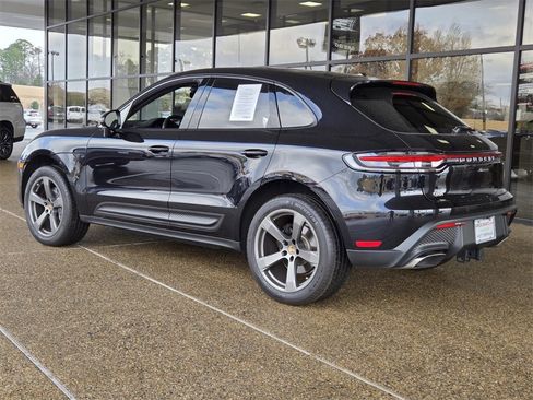 Used 2025 Porsche Macan image 4