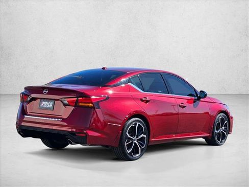 Used 2023 Nissan Altima 2.5 SR FWD image 9