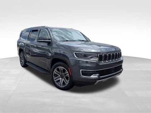Used 2024 Jeep Wagoneer L Series II w/ Flexible Seating Group AWD/4WD image 9