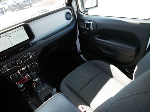 Used 2025 Jeep Wrangler Unlimited Sport AWD/4WD image 11