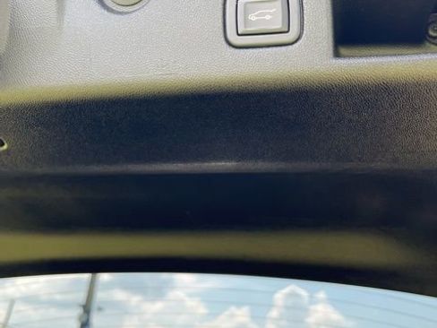 Used 2022 Chevrolet Equinox LT w/ Driver Convenience Package image 34