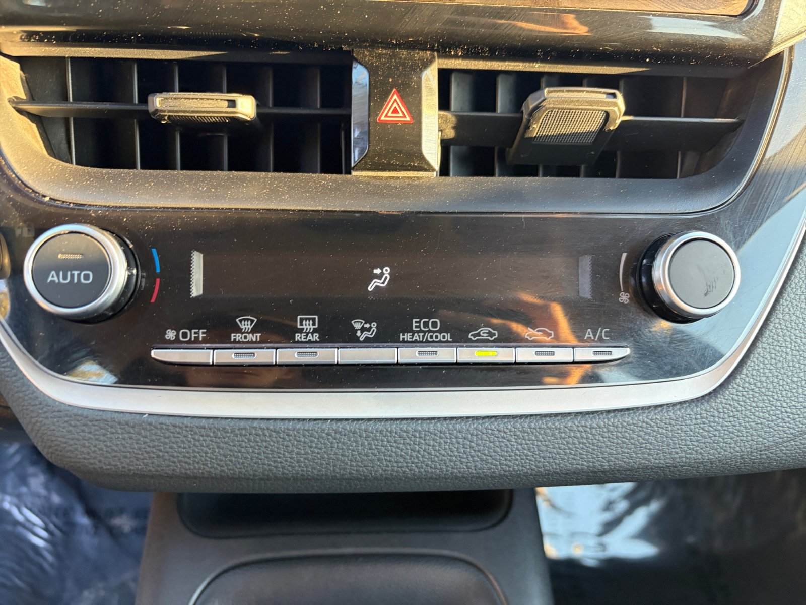 Used 2025 Toyota Corolla LE FWD image 22