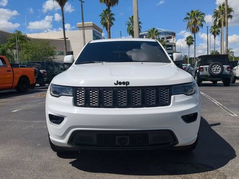 Used 2022 Jeep Grand Cherokee Laredo X RWD image 3
