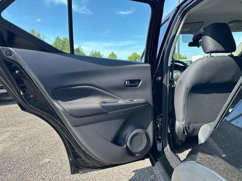 Used 2022 Nissan Kicks S FWD image 11