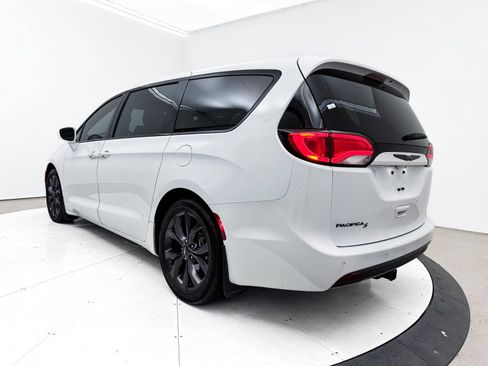 Used 2018 Chrysler Pacifica Touring Plus w/ S Appearance Package FWD image 16