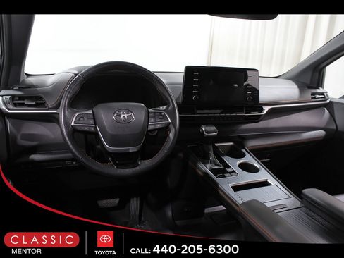 Certified 2021 Toyota Sienna XSE image 6