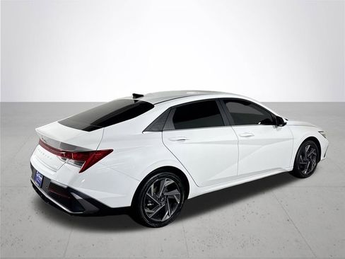 Used 2024 Hyundai Elantra Limited FWD image 6