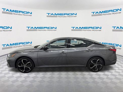 Used 2025 Nissan Altima 2.5 SR FWD image 2