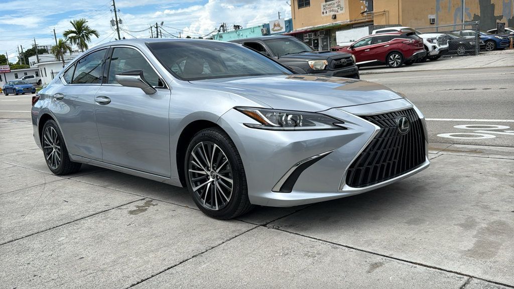 Used 2023 Lexus ES 300h w/ Premium Package FWD image 16