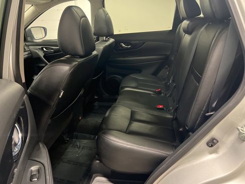 Used 2020 Nissan Rogue SL w/ Premium Package image 9