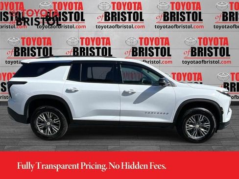 Used 2026 Chevrolet Traverse LT w/ Driver Confidence Package AWD/4WD image 2