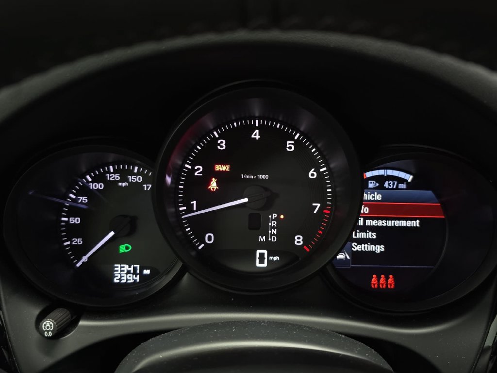 Certified 2026 Porsche Macan AWD/4WD image 14
