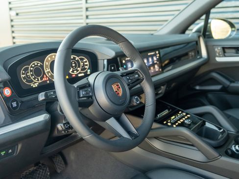 New 2026 Porsche Cayenne image 4