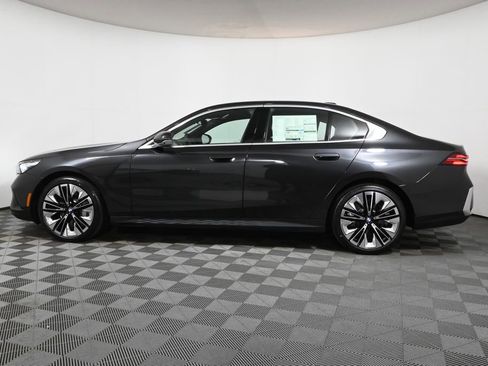 Used 2026 BMW 530i xDrive w/ Premium Package image 2