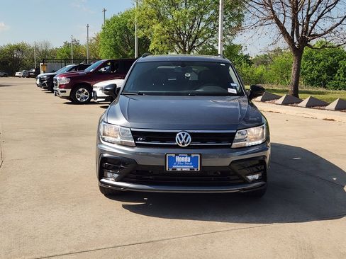 Used 2020 Volkswagen Tiguan SE R-Line image 2