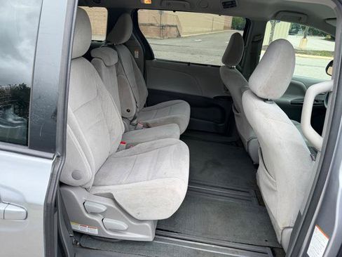 Used 2017 Toyota Sienna LE FWD image 16
