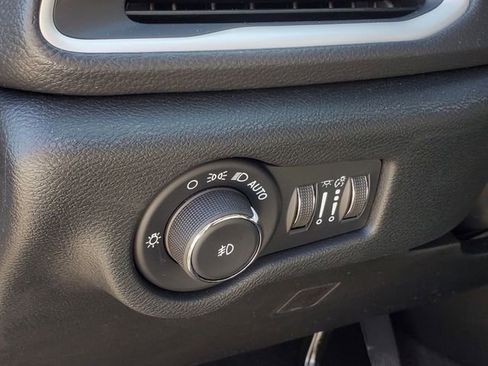 New 2026 Chrysler Pacifica Select image 10