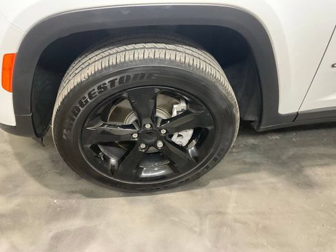 Used 2025 Jeep Grand Cherokee L Altitude AWD/4WD image 6