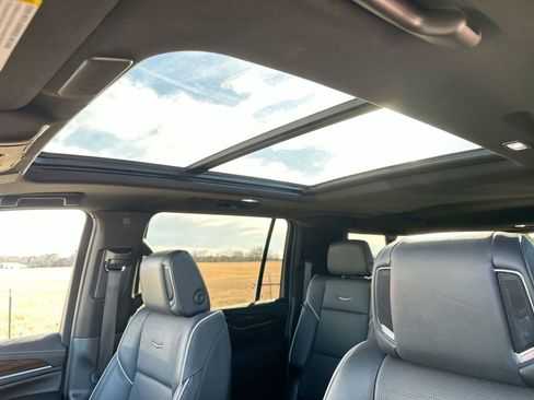 Used 2023 Cadillac Escalade ESV Premium Luxury image 22