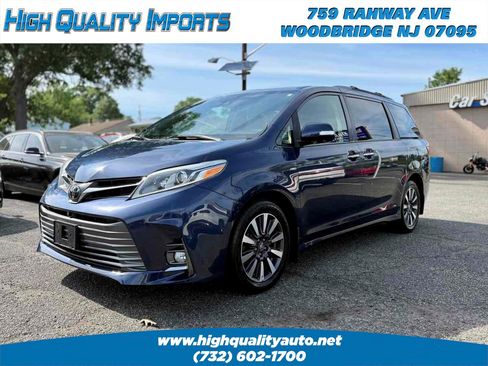 Used 2020 Toyota Sienna Limited Premium AWD/4WD image 3