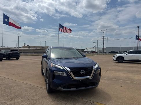 Certified 2023 Nissan Rogue SL w/ SL Premium Package FWD image 3