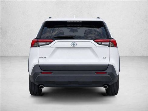 Used 2020 Toyota RAV4 LE FWD image 6