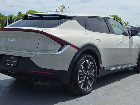 Certified 2024 Kia EV6 Light AWD/4WD image 5