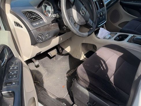 Used 2014 Dodge Grand Caravan SXT FWD image 4