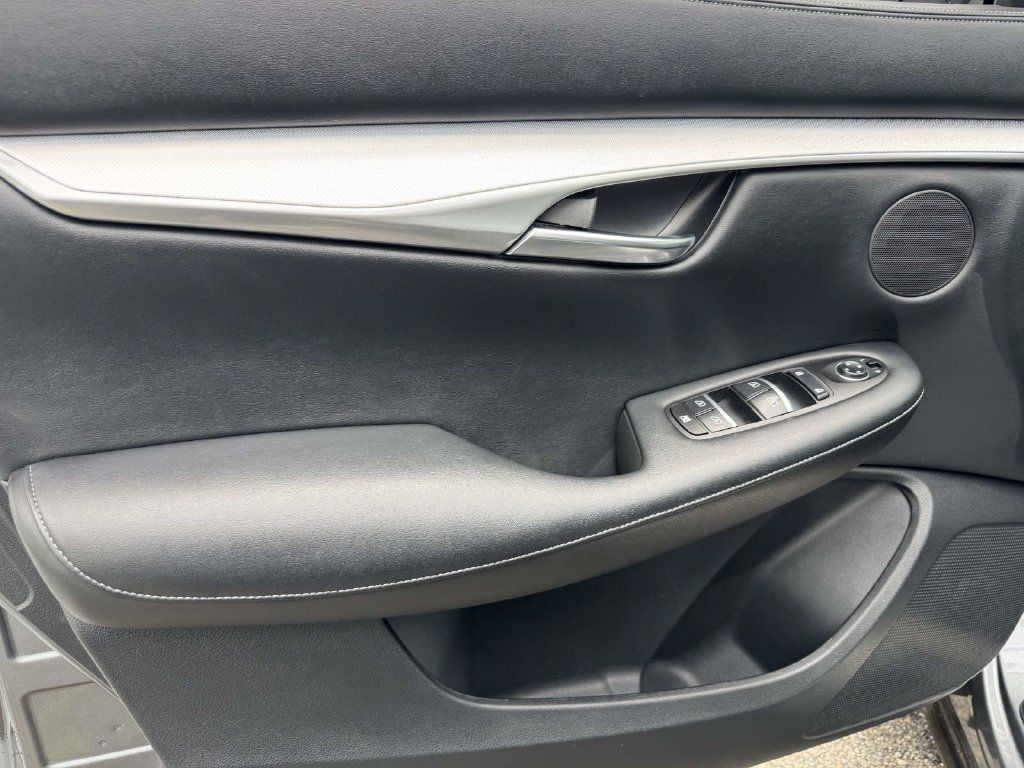 Used 2019 INFINITI QX50 Luxe w/ Navigation Package AWD/4WD image 15