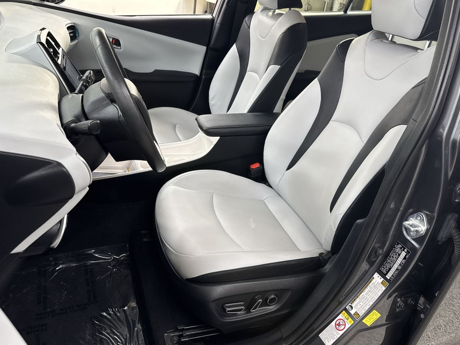Used 2017 Toyota Prius Four FWD image 25