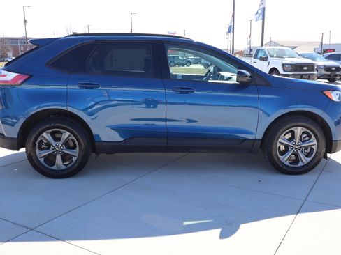 Used 2024 Ford Edge SEL w/ Sport Appearance Package image 4