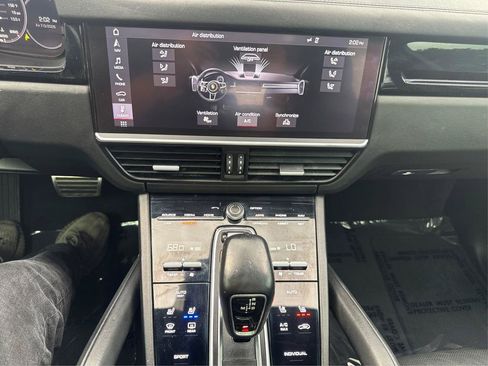 Used 2019 Porsche Cayenne S AWD/4WD image 23