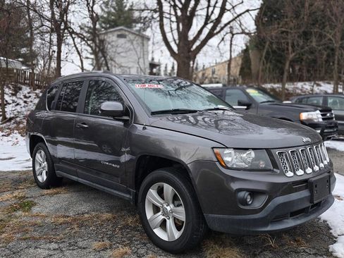 Used 2014 Jeep Compass Latitude image 2