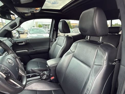 Used 2018 Toyota Tacoma TRD Sport AWD/4WD image 20