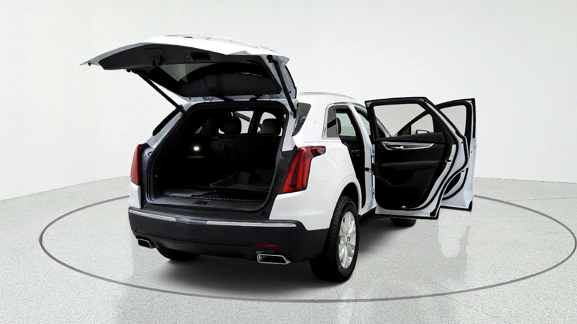 Certified 2024 Cadillac XT5 Luxury w/ LPO, Floor Liner Package AWD/4WD image 12