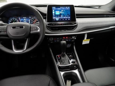 Certified 2025 Jeep Compass Latitude w/ Convenience Group image 23