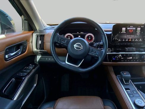Used 2023 Nissan Pathfinder Platinum AWD/4WD image 6